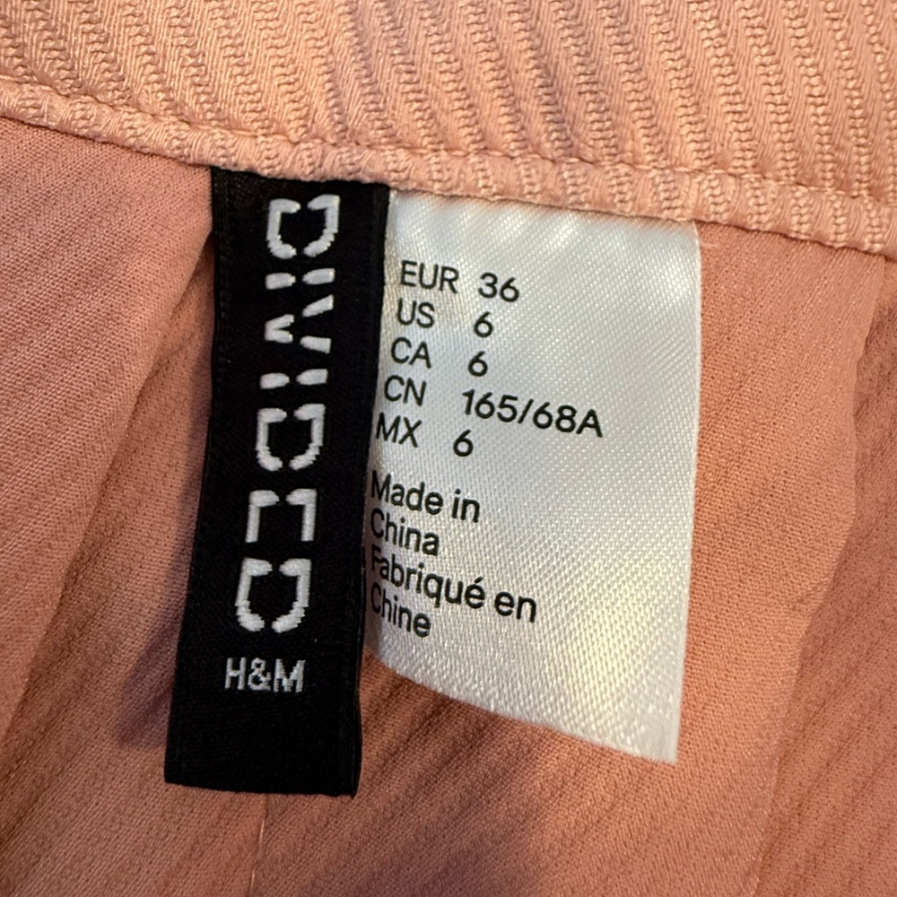Divided H&M pink pleated & textured mini skirt white stripe trim SZ 6 - Picture 4 of 8